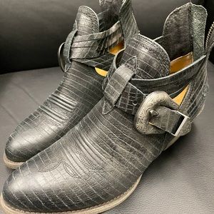 Ariat shoe boots 8.5